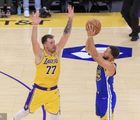 库里23分东契奇43+12+9 巴特勒31+5勇士胜湖人